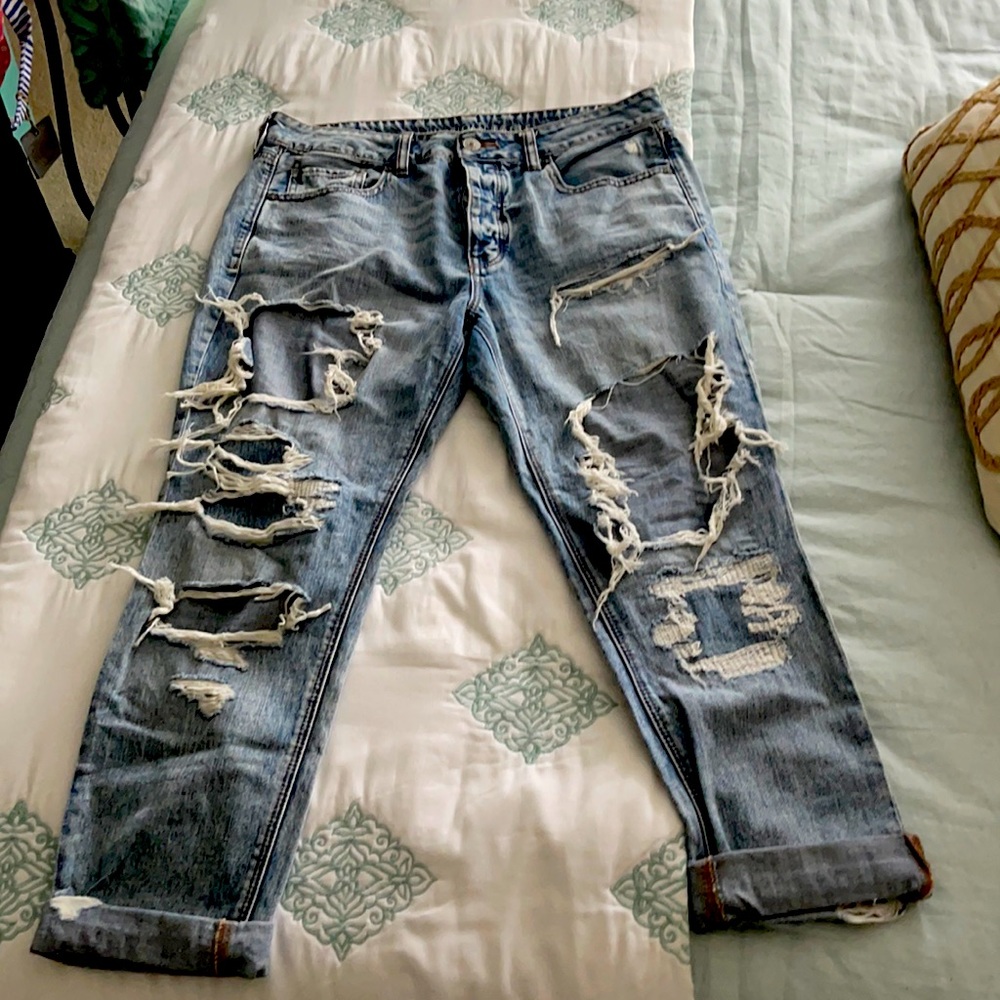 American Eagle Distressed Tomgirl Jean Sz 12